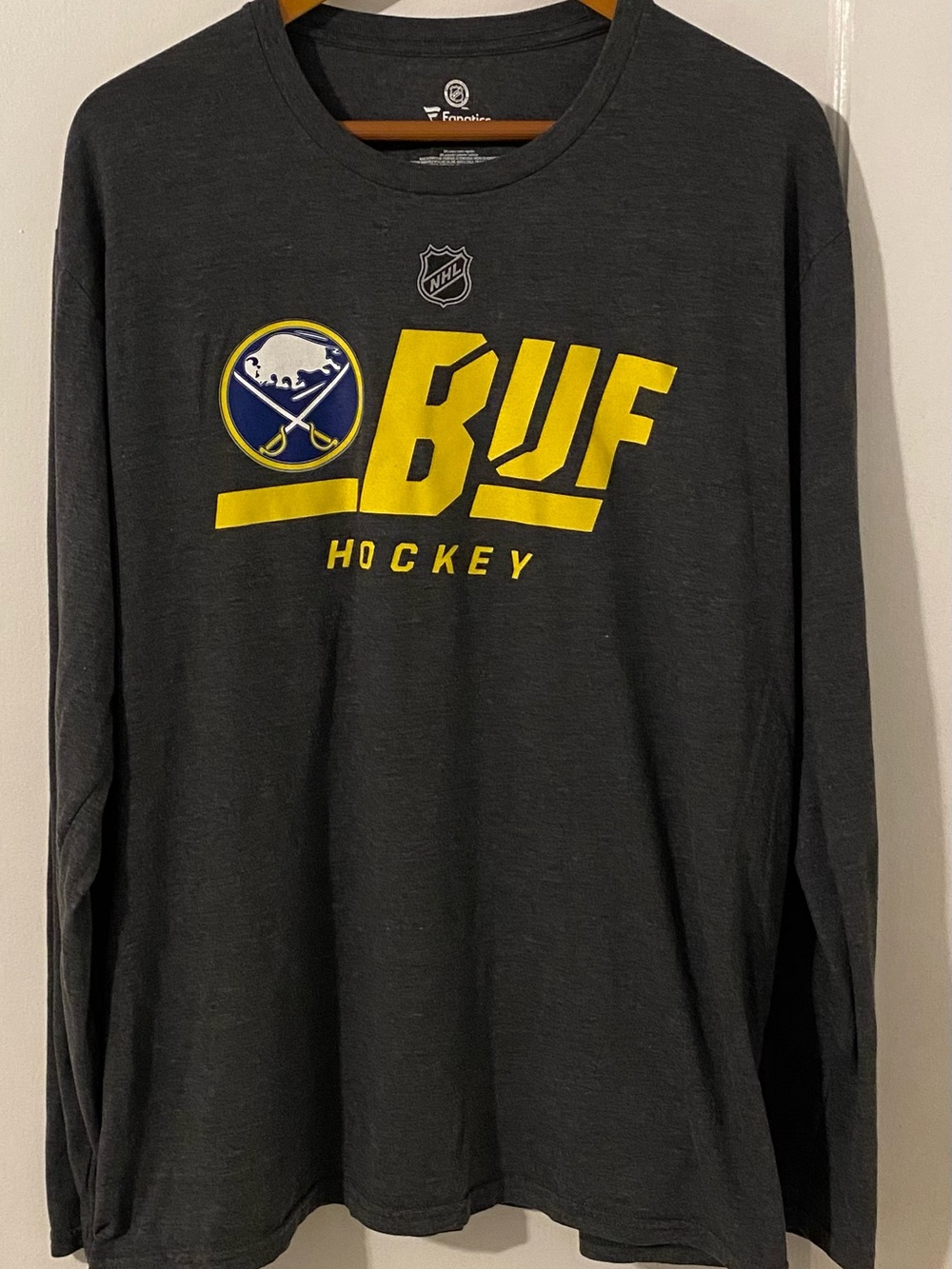 Buffalo Sabres Fanatics Men’s XL Long Sleeve T-shirt